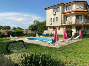 Guest House Golden Flake 4km from Bolata beach